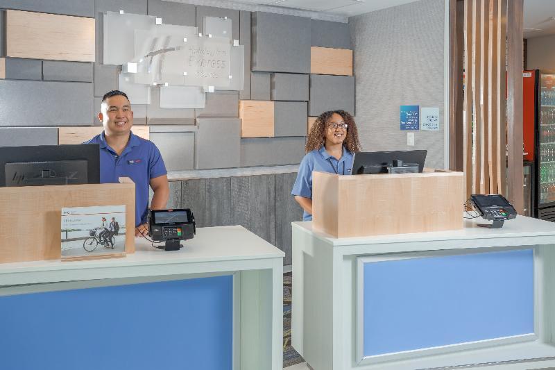 Holiday Inn Express & Suites - Elkhart North By Ihg Екстериор снимка